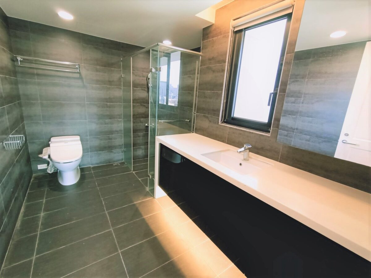 Guest Room A-Bathroom