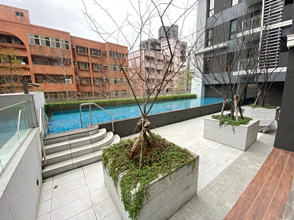 Taipei luxury apartment for rent-swimming pool