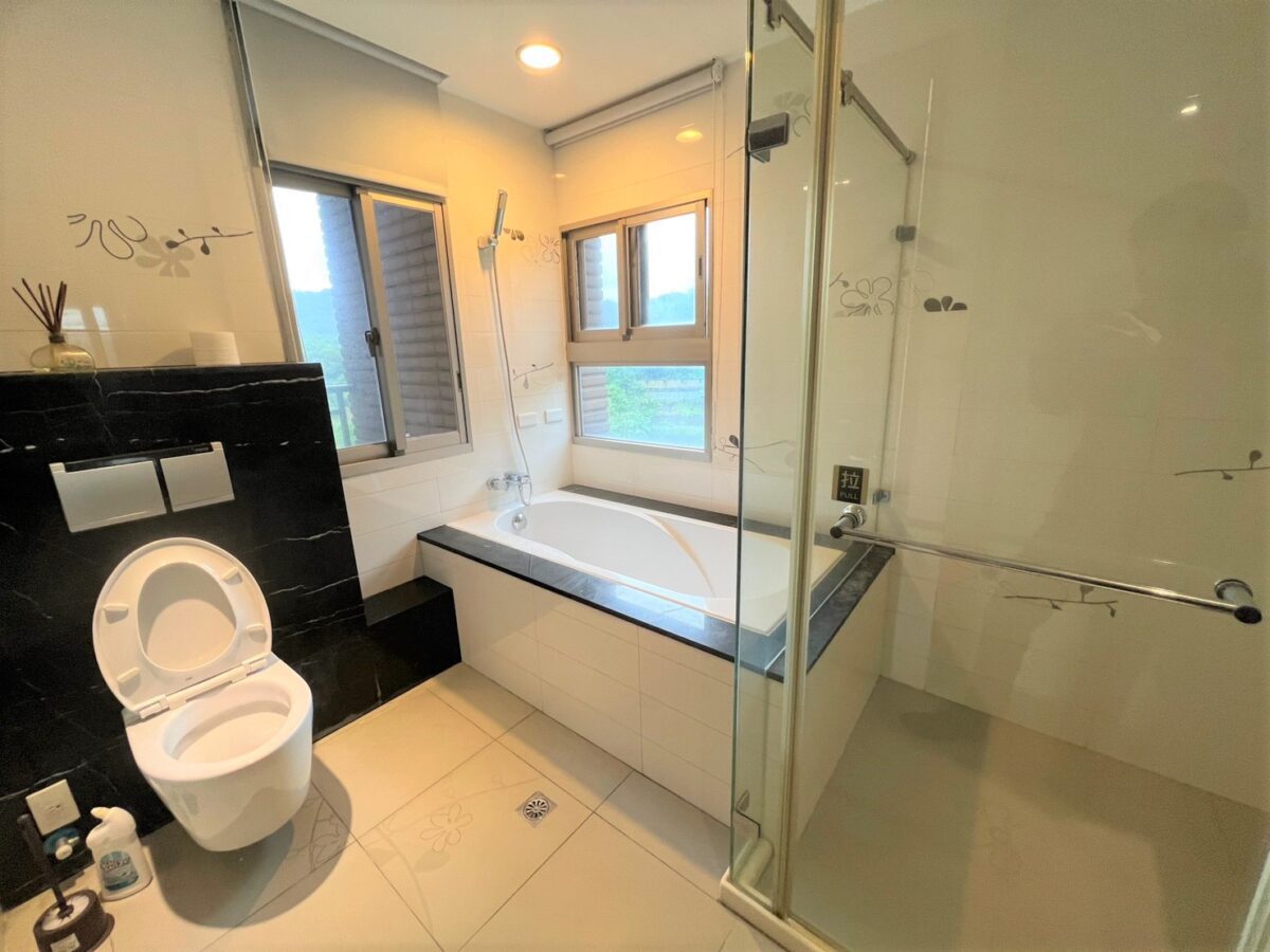 Taipei apartment rental Xinyi district bathroom view-3