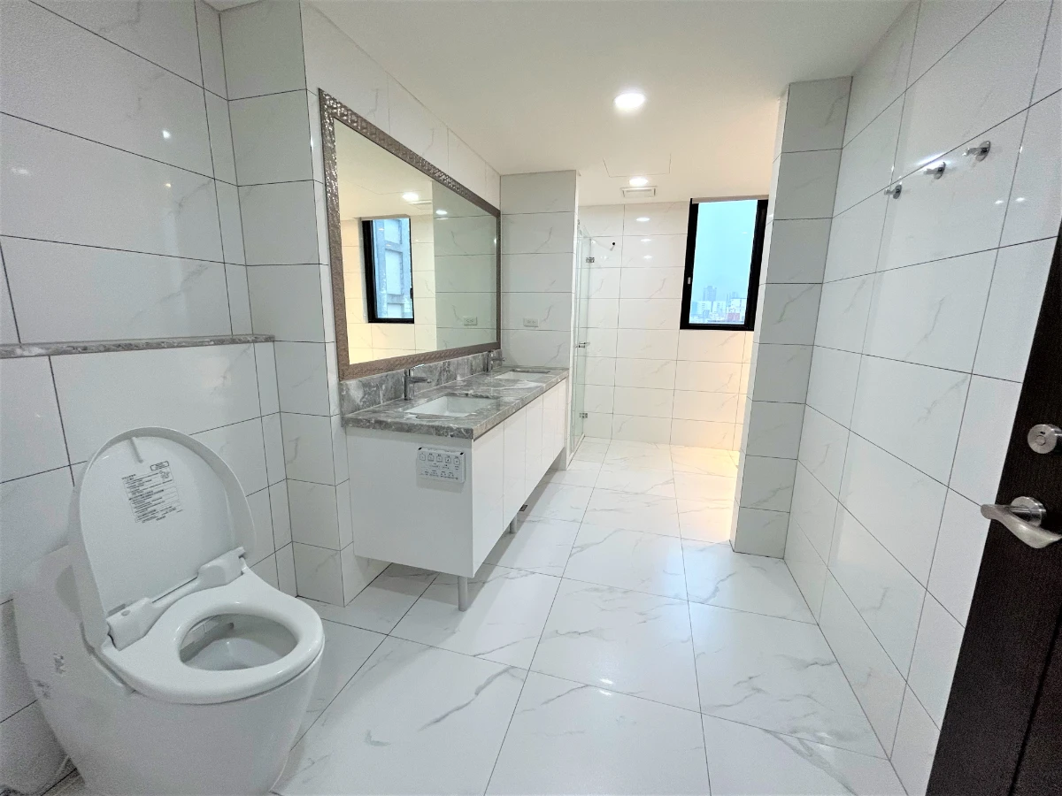 Taipei apartment rental Shilin Tianmu-master bedroom bathroom