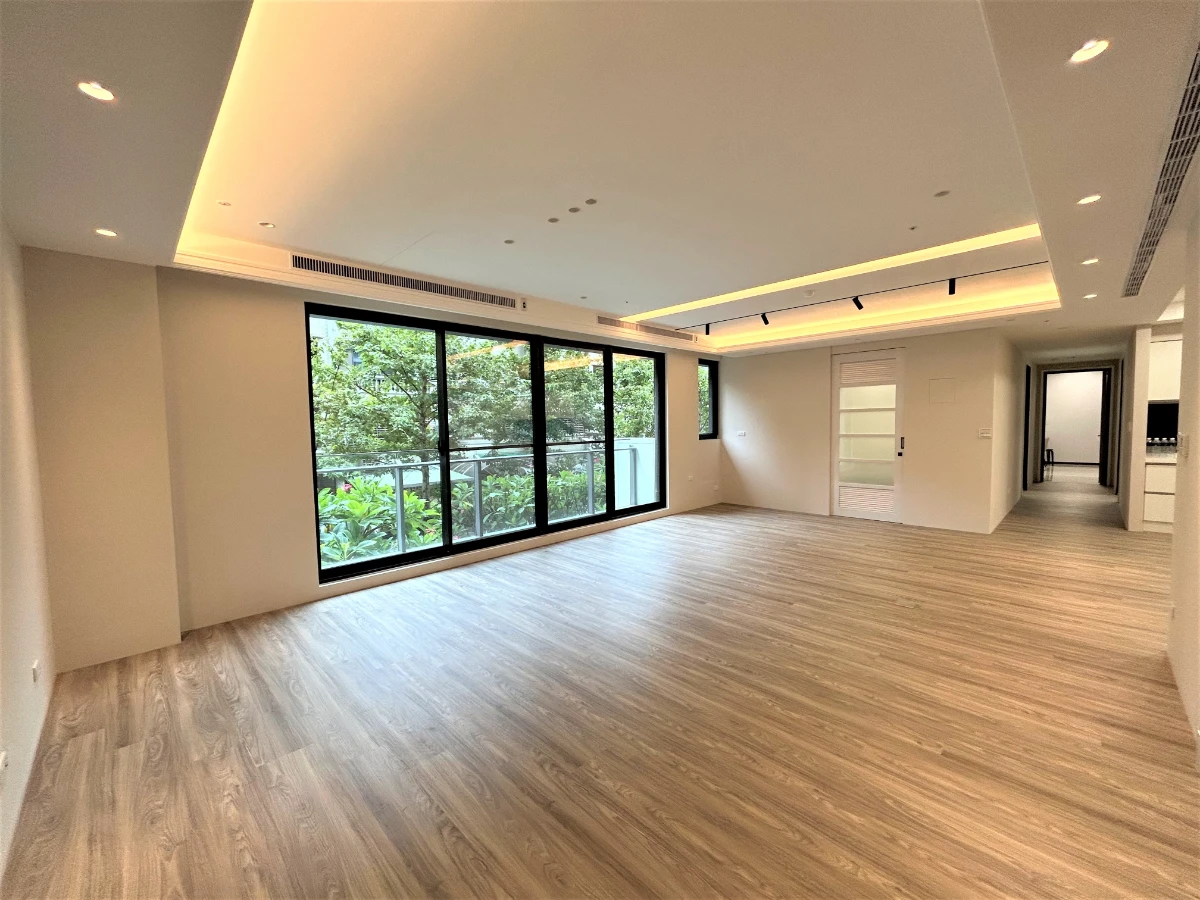 Taipei apartment rental Xilin Tianmu 4 bedroom apartment-living room view-2