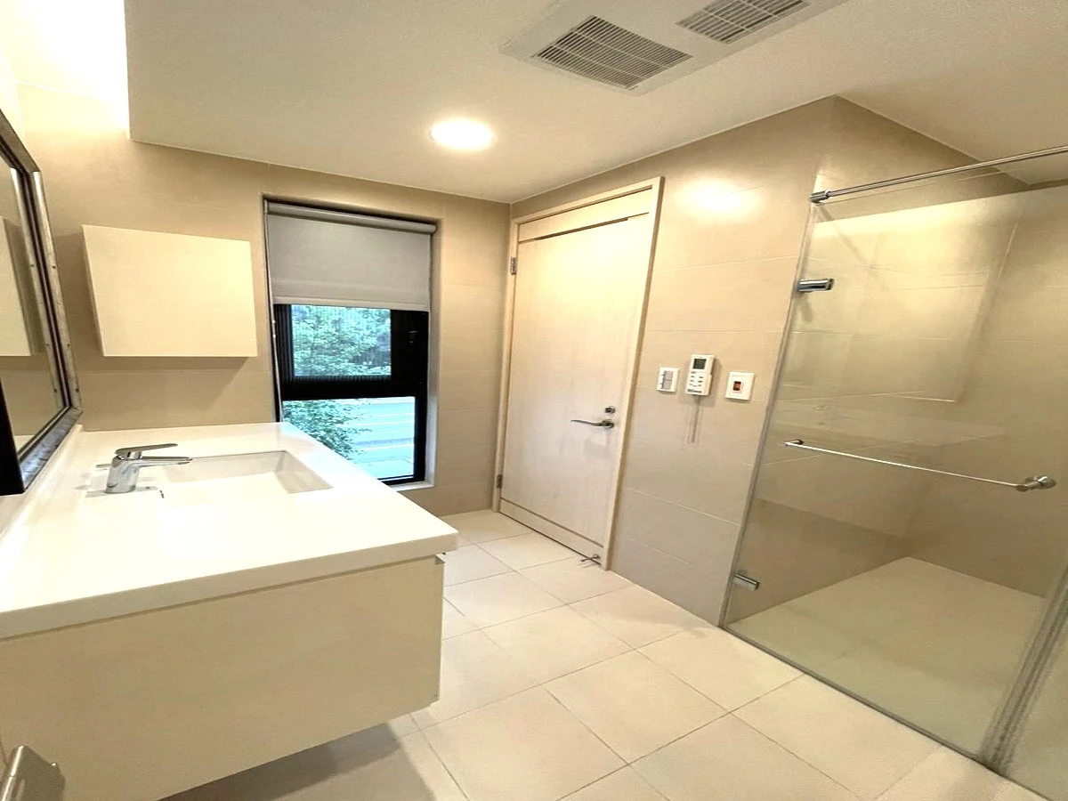 Taipei Daan Forest Park Apartment-Bathroom View-2