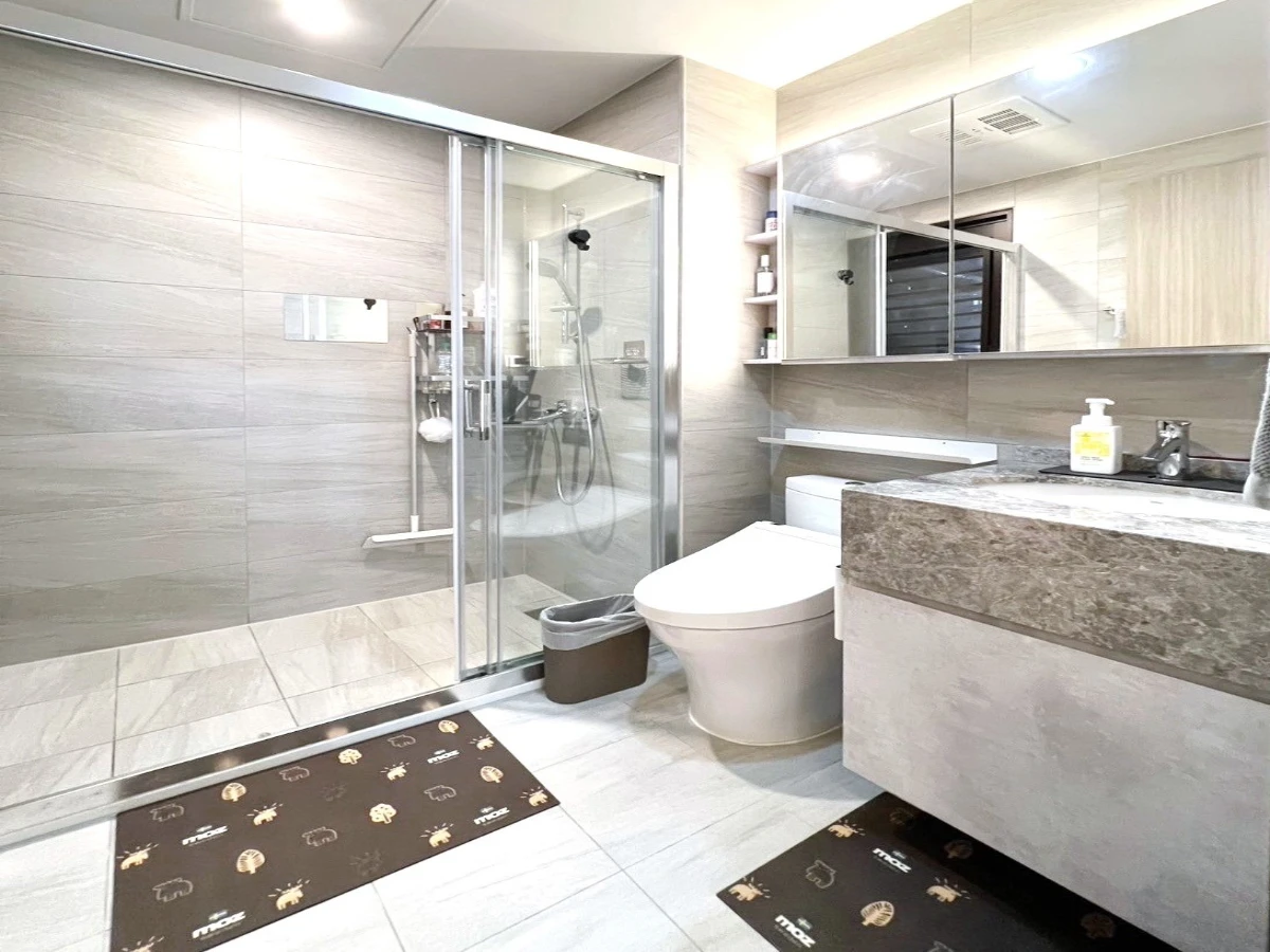 Taipei apartment rental-bathroom with toilet