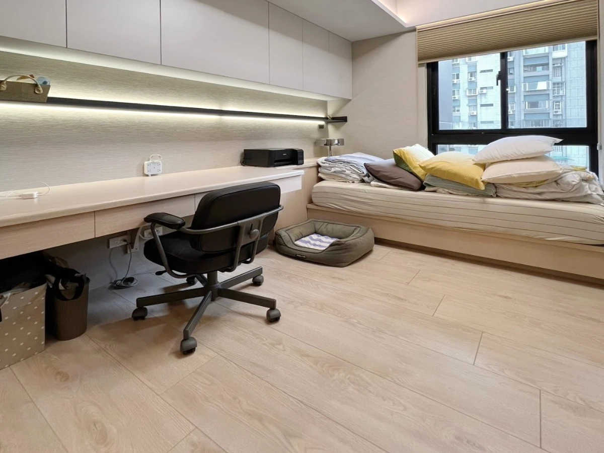 Taipei apartment rental-bedroom with work desk
