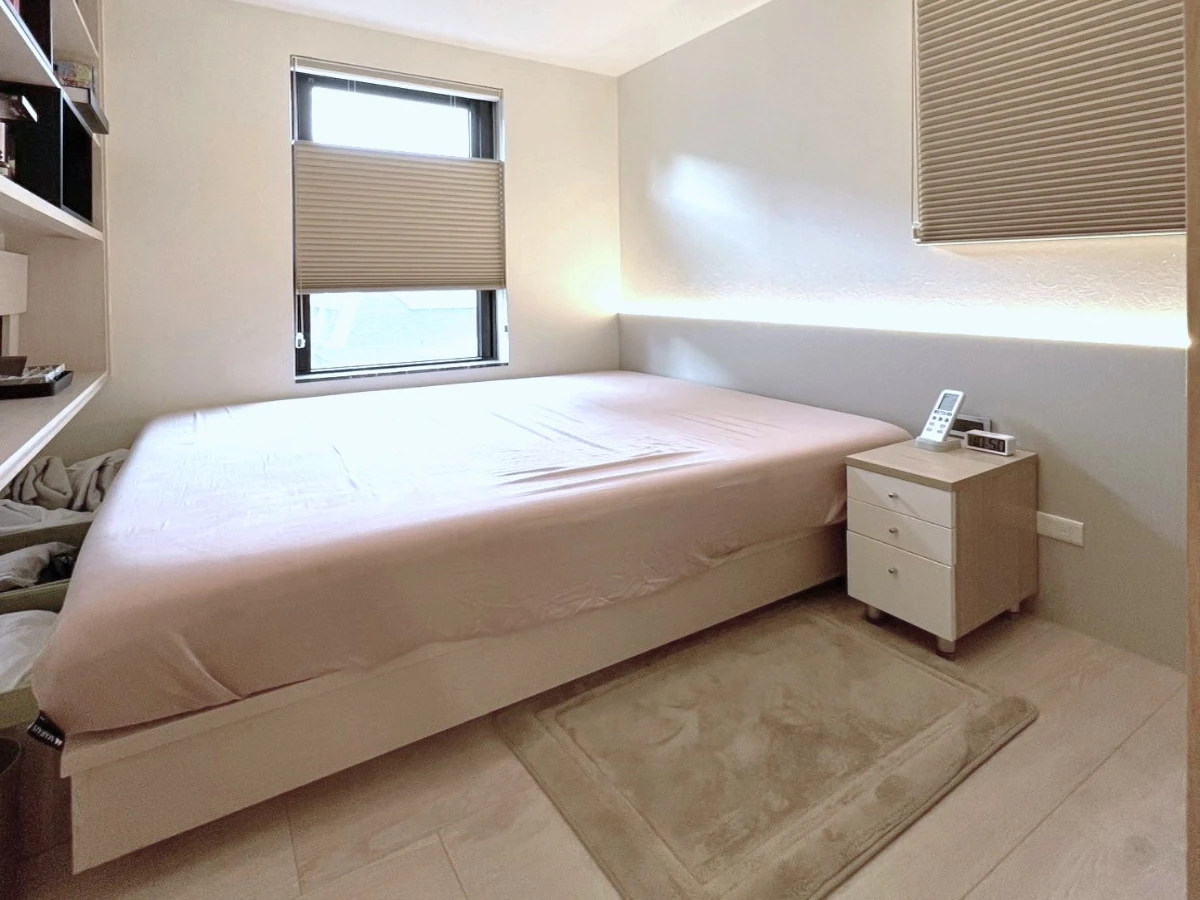 Taipei apartment rental-bedroom with workdesk