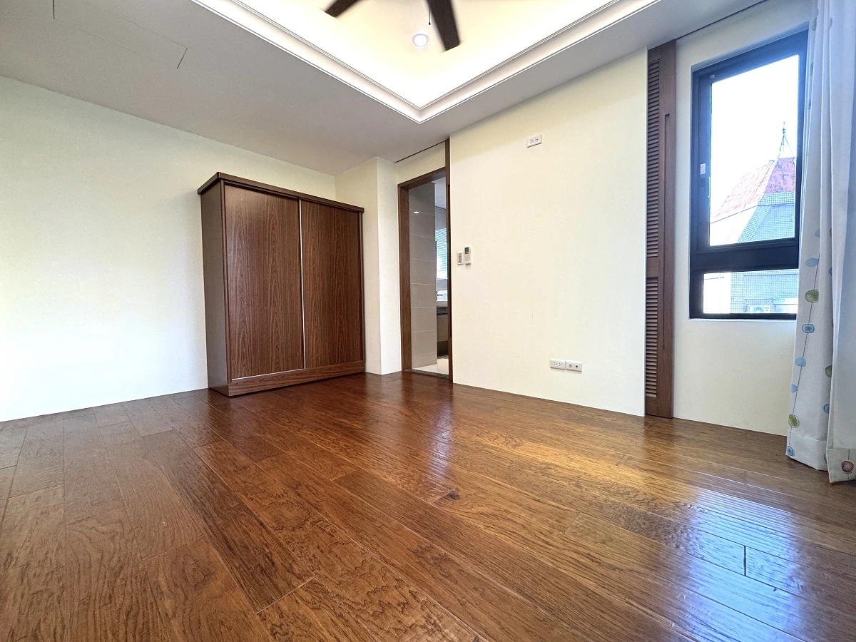 Taipei Apartment Rental-Shilin District-master bedroom view