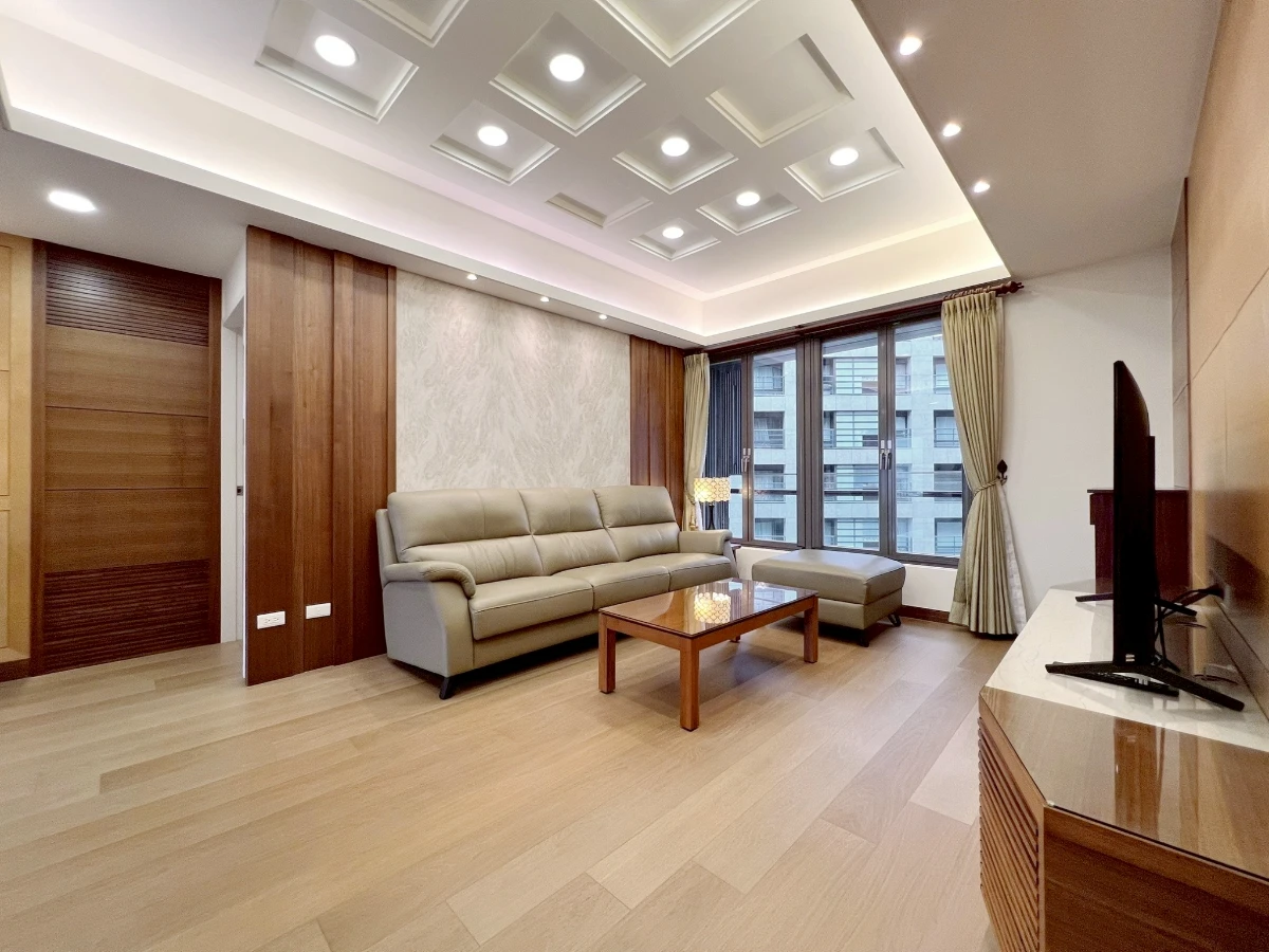 Taipei apartment rental-Shilin-living room view-high ceiling