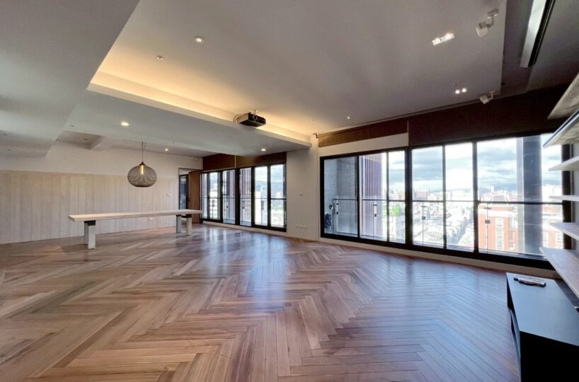 Taipei apartment rental-Xingtian Temple MRT 2 bedroom-living room and windows view