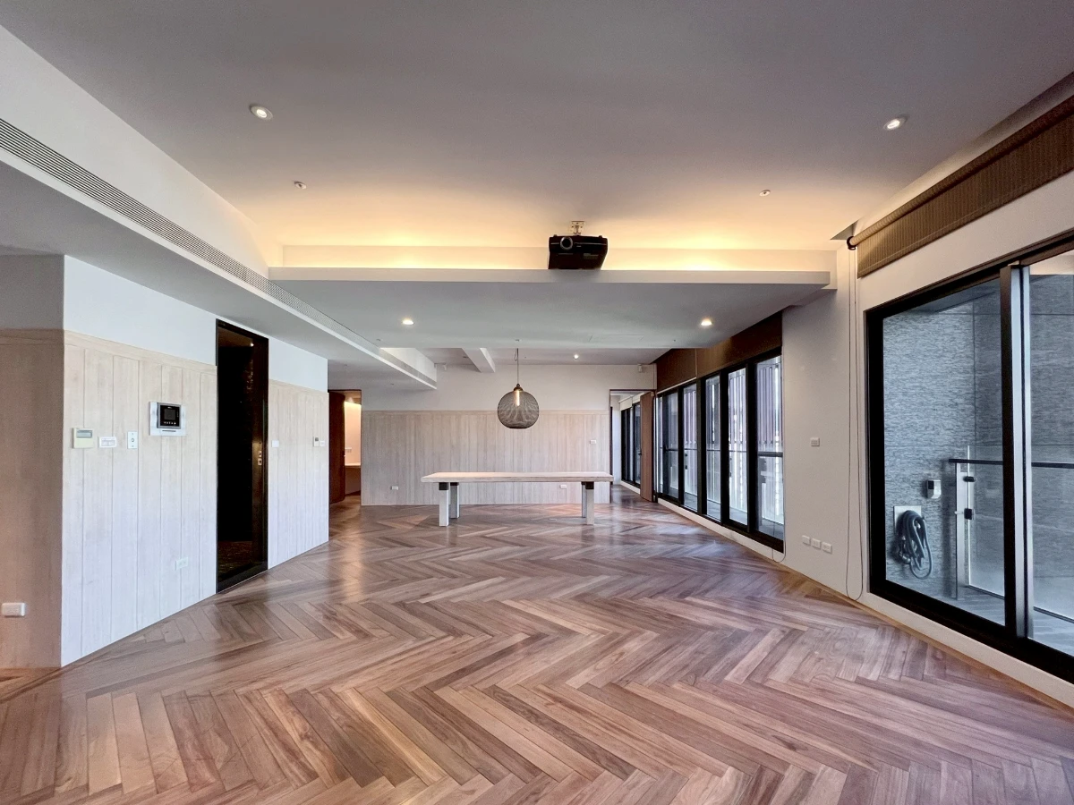 Taipei apartment rental-Xingtian Temple MRT 2 bedroom-living room view from the entrance