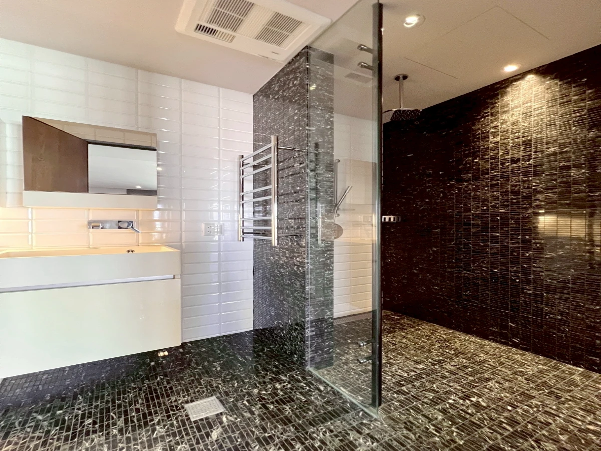 Taipei apartment rental-Xingtian Temple MRT 2 bedroom-shower room view