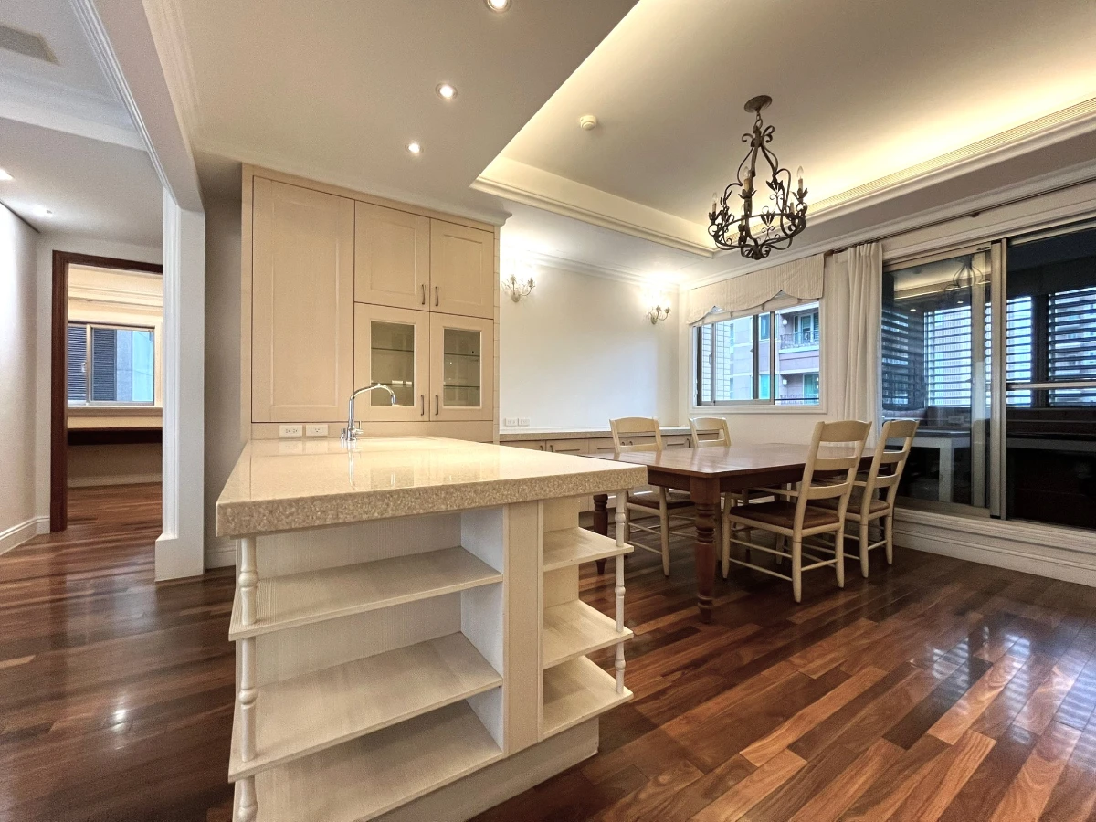 Taipei apartment rental-xinyi Taipei 101-3 bedroom apartment-living room view-3