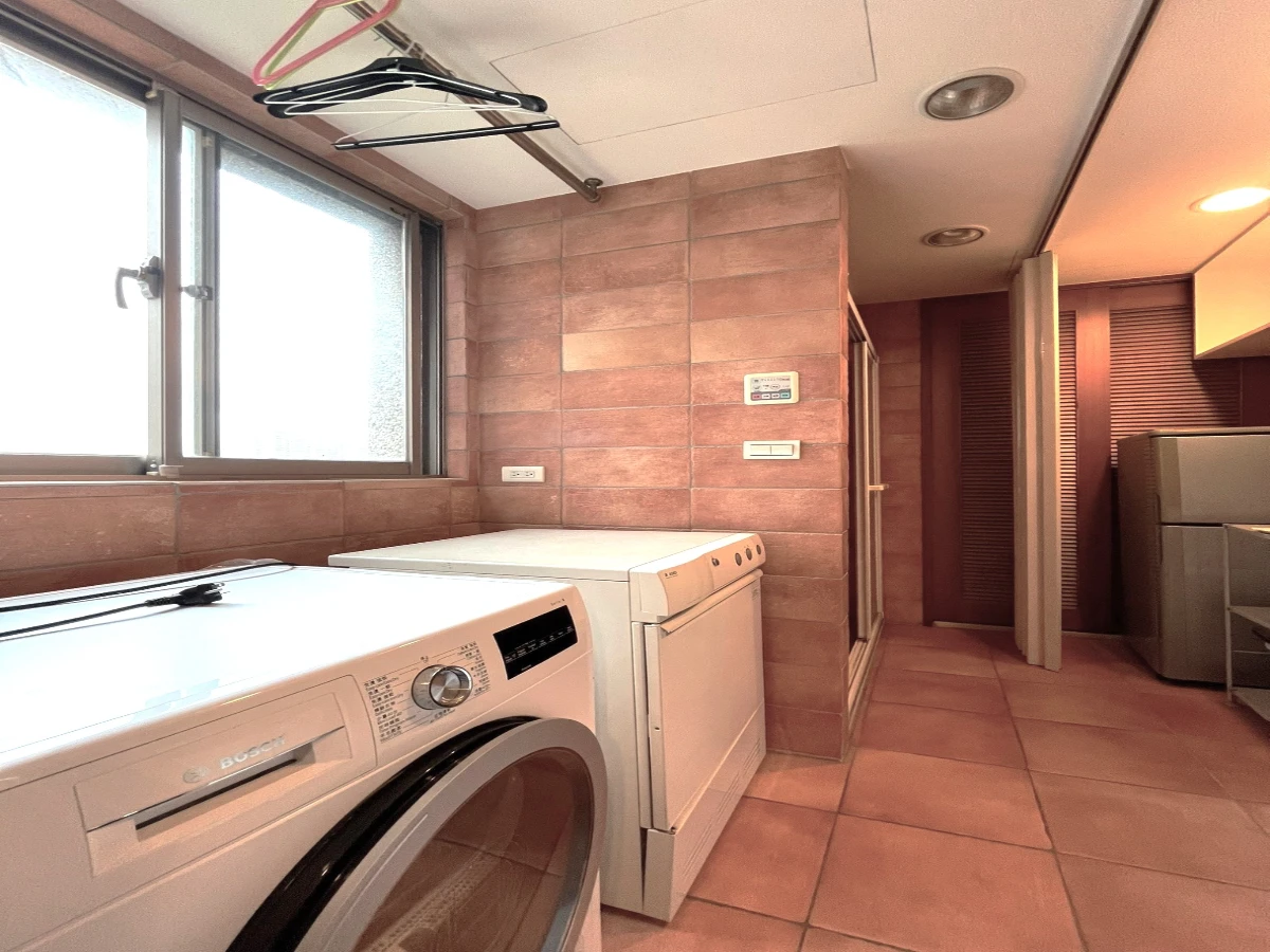 Taipei apartment rental-xinyi Taipei 101-3 bedroom apartment-washing machine room