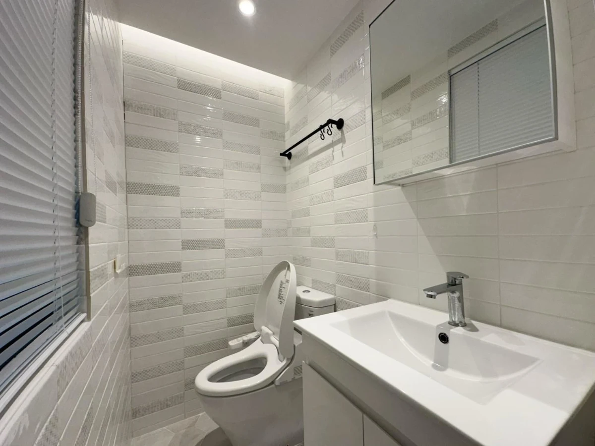 Taipei apartment rental-guest bathroom view