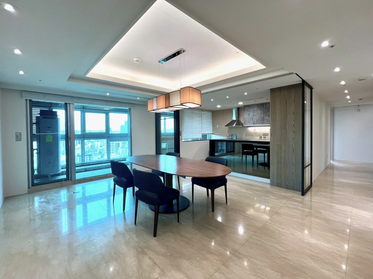 Taipei apartment rental-kitch and dining room view
