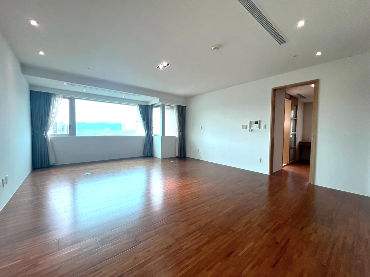 Taipei apartment rental-master bedroom view